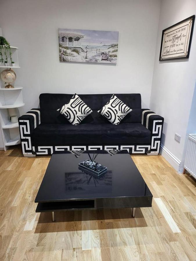 ロンドンFancy Basement Flat Aアパートメント エクステリア 写真